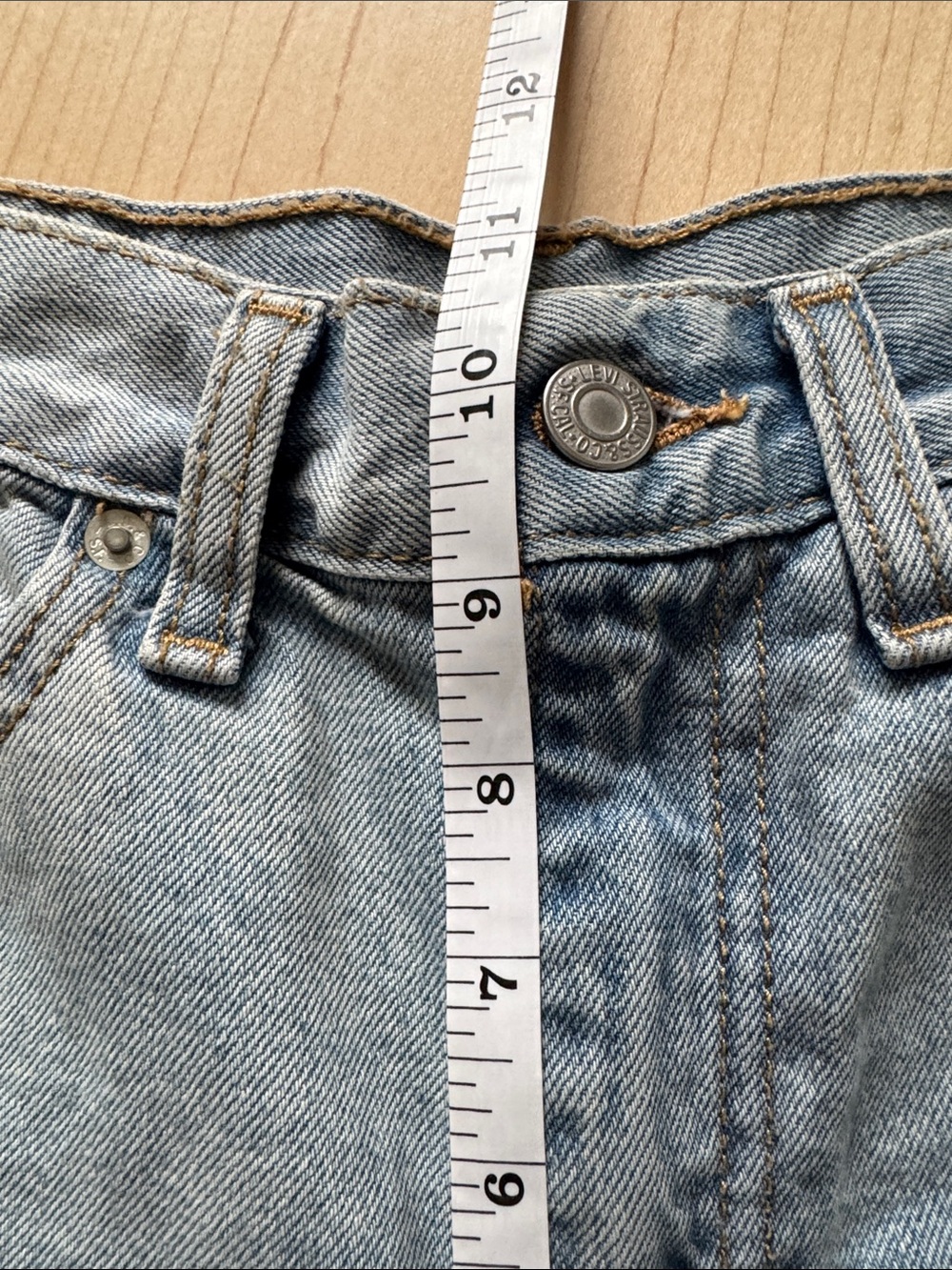 Levi's Premium High Rise Shorts size 28 - Picture 9 of 10